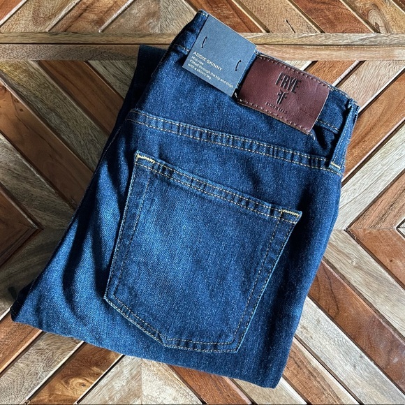 Frye Addie Skinny Jeans in Blake - Picture 6 of 13